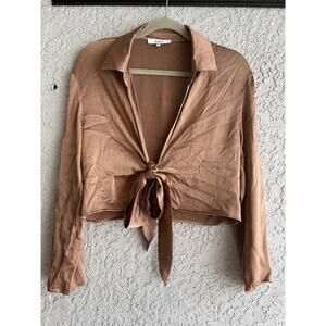 Ro + De size medium tan tie front blouse